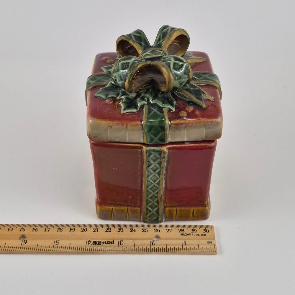 Christmas Gift Box Ceramic Cookie Jar Burgundy Red Green Holly Bow Holiday Decor